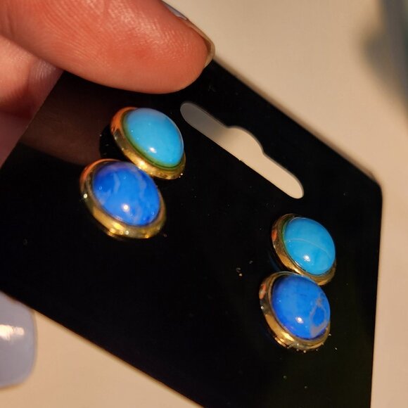Two Pairs of Flat Rounded Stud Earrings - Light Blue & Dark Blue Turquoise Style - Picture 3 of 3